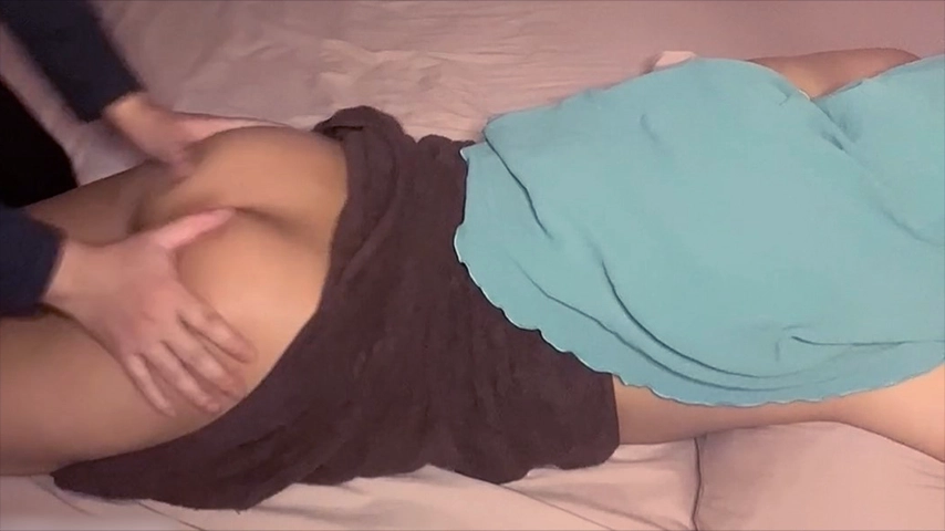 MILF Hijab Montok Digrepe Tukang Pijat
